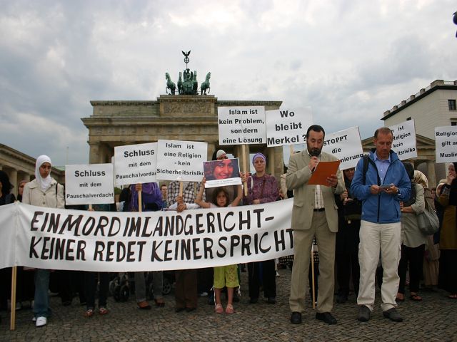 Trauerkundgebung in Berlin für die ermordete Marwa El-Scherbini