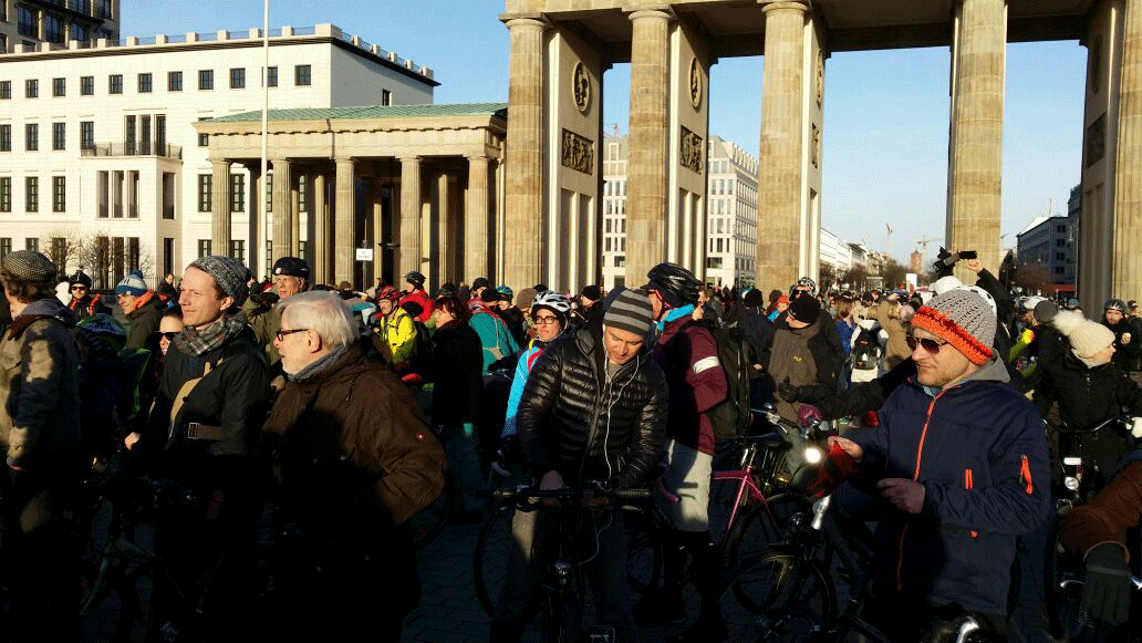 Imame und Rabbiner radeln gemeinsam durch Berlin