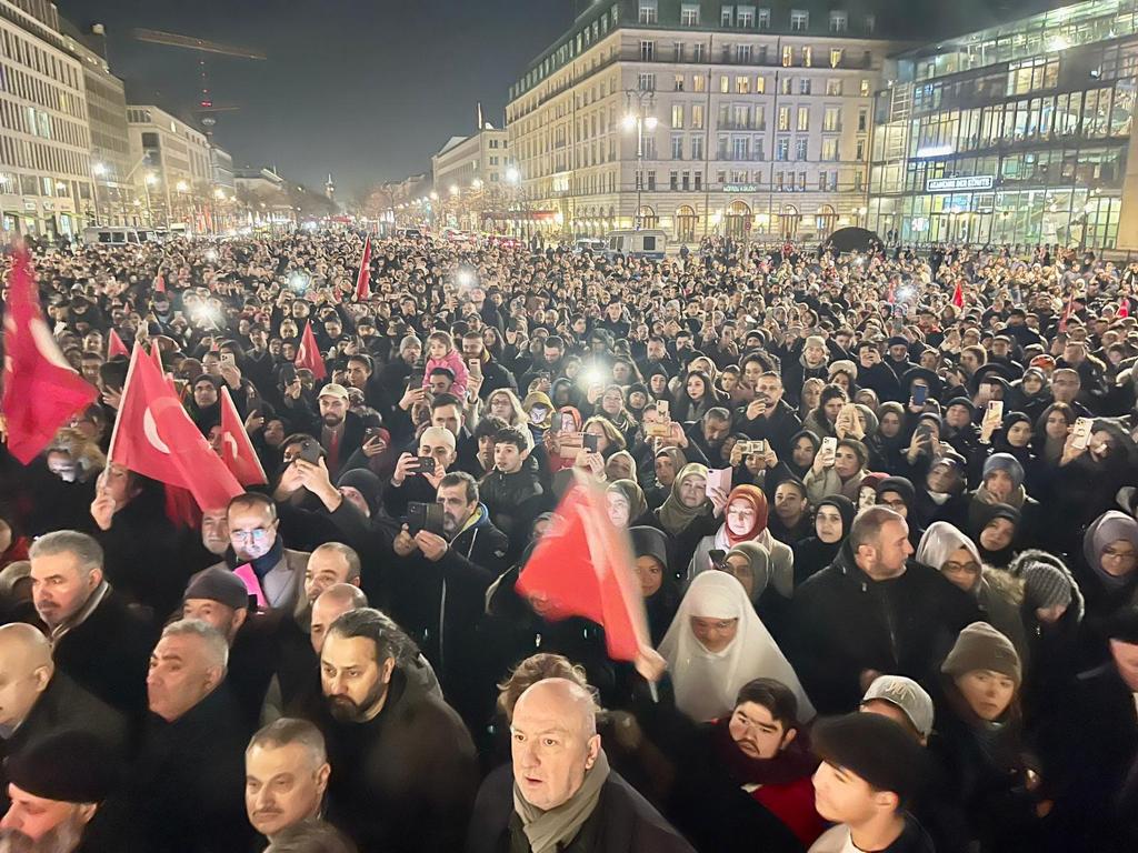 Trauerfeier für die Erdbebenopfer